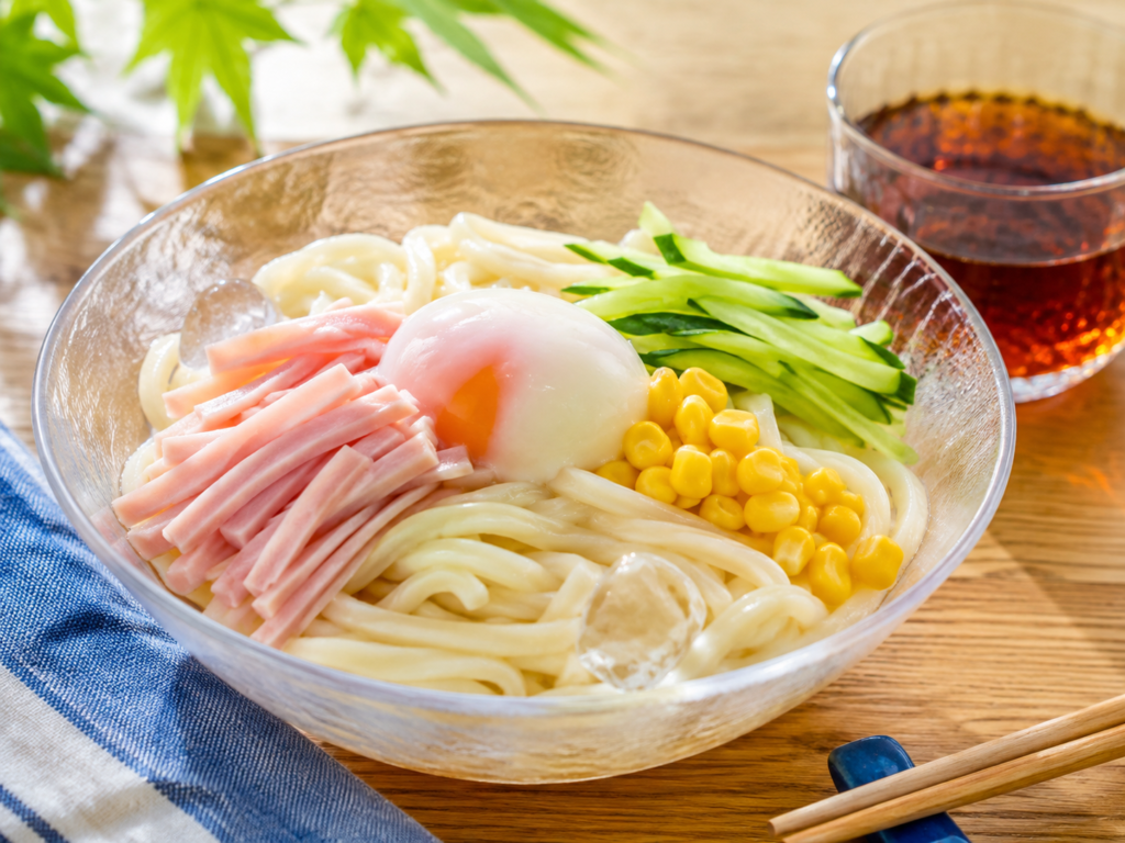 夏休みの昼ごはんにおすすめのハム・卵・コーン・ねぎ入り簡単チャーハン